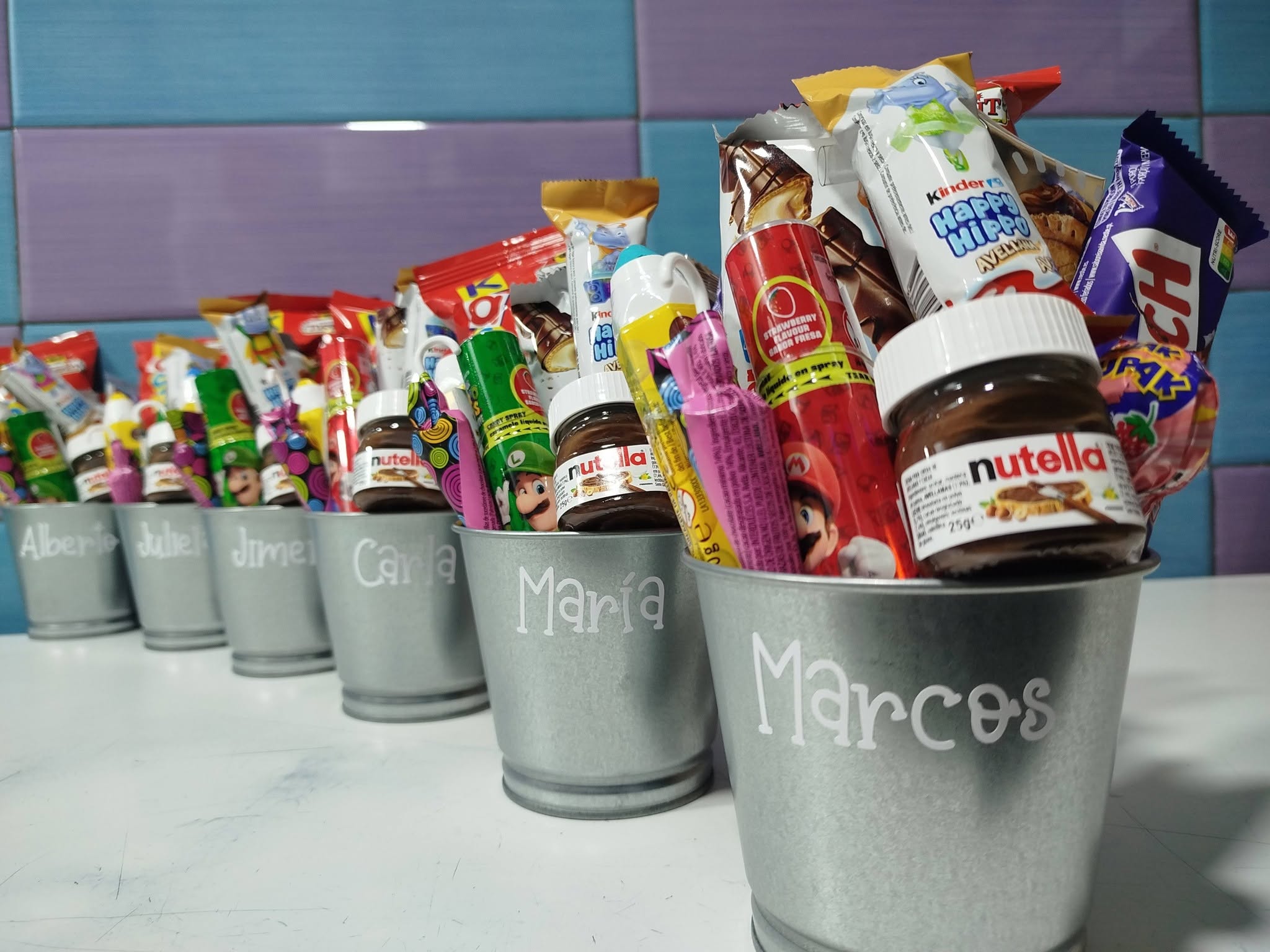 Cubo Metálico Personalizado con Chuches/Snacks — Detalles para eventos - Vista 3