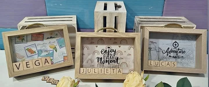 Hucha de Madera Personalizada con Asa y Letras de Madera — hucha - Vista 2