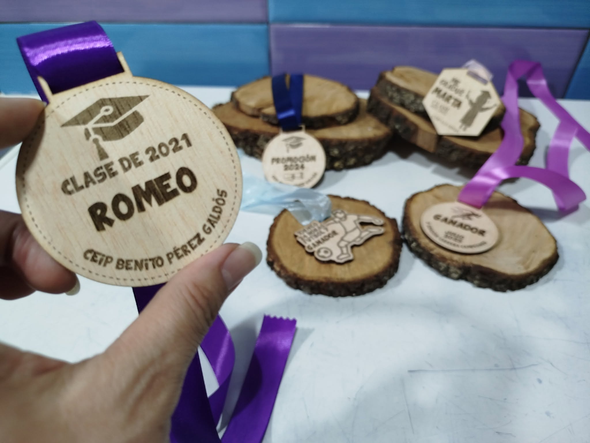 Medalla de Madera Personalizada — Detalles para eventos - Vista 2