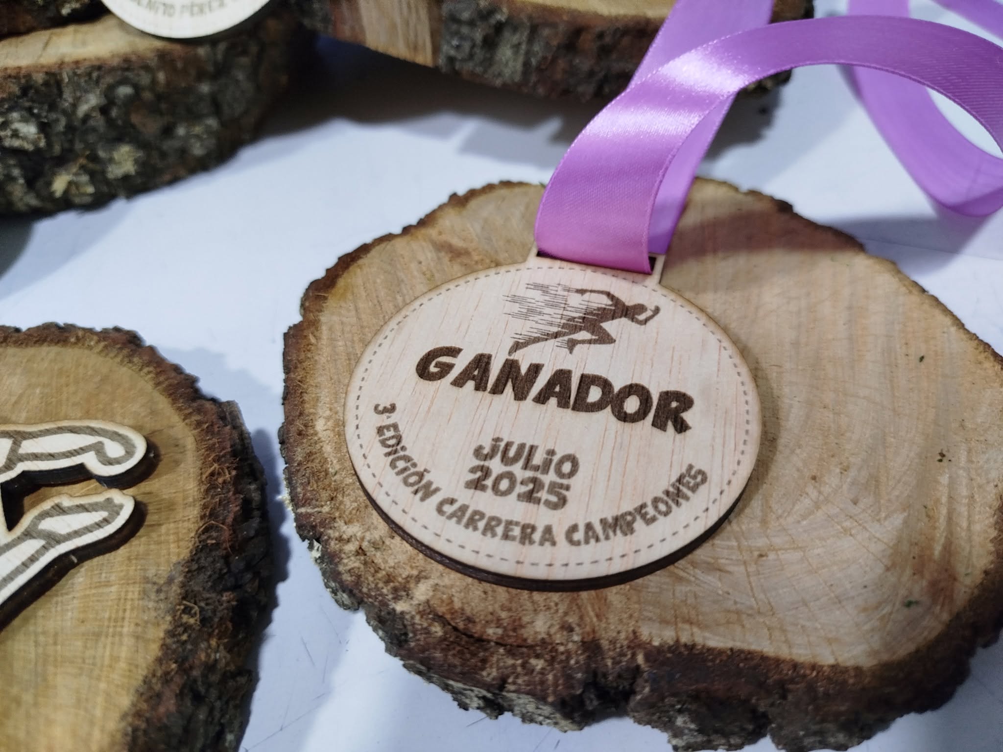 Medalla de Madera Personalizada — Detalles para eventos - Vista 7