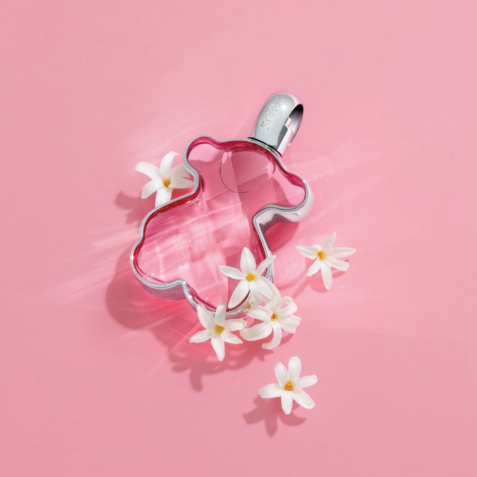 Detalle de perfume miniatura original para regalo